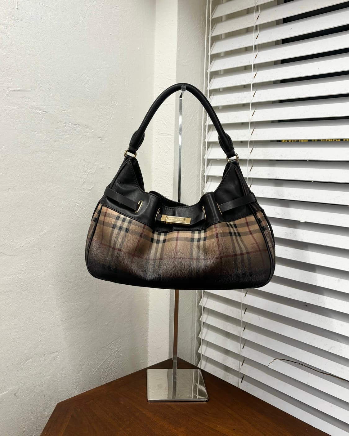 버버리 빈티지 체크 그라데이션 호보 토트백 상품이미지1
