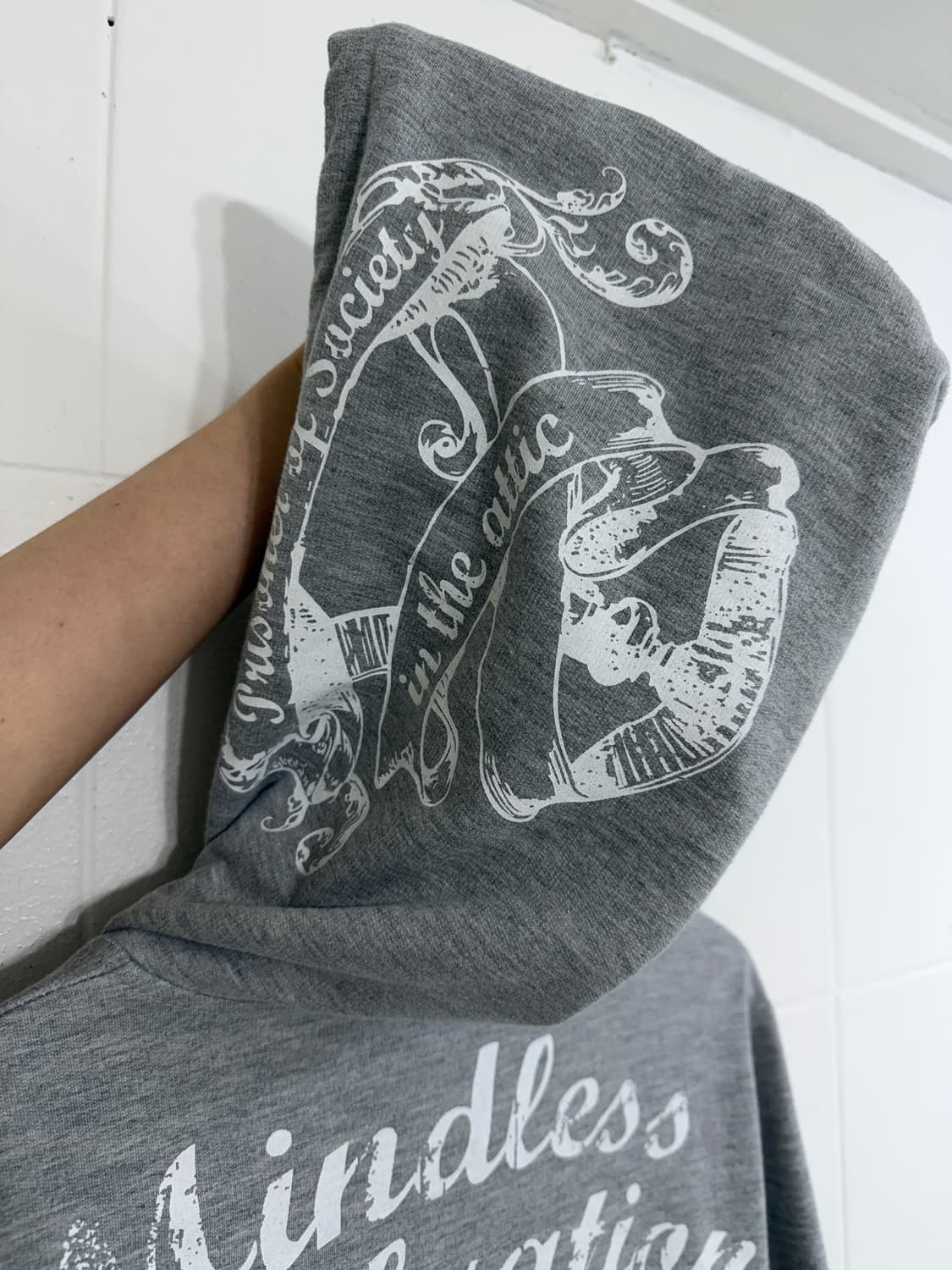 인더애틱 그레이 펑크 프린팅 후드집업 상품이미지8