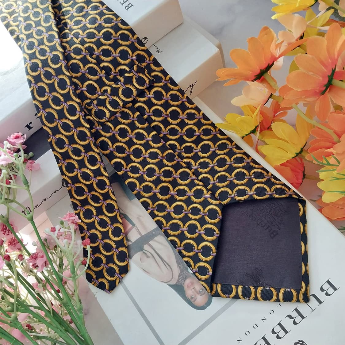 버버리 실크 골드&블랙 패턴 넥타이 9.7cm A+등급 K1391
 상품이미지6