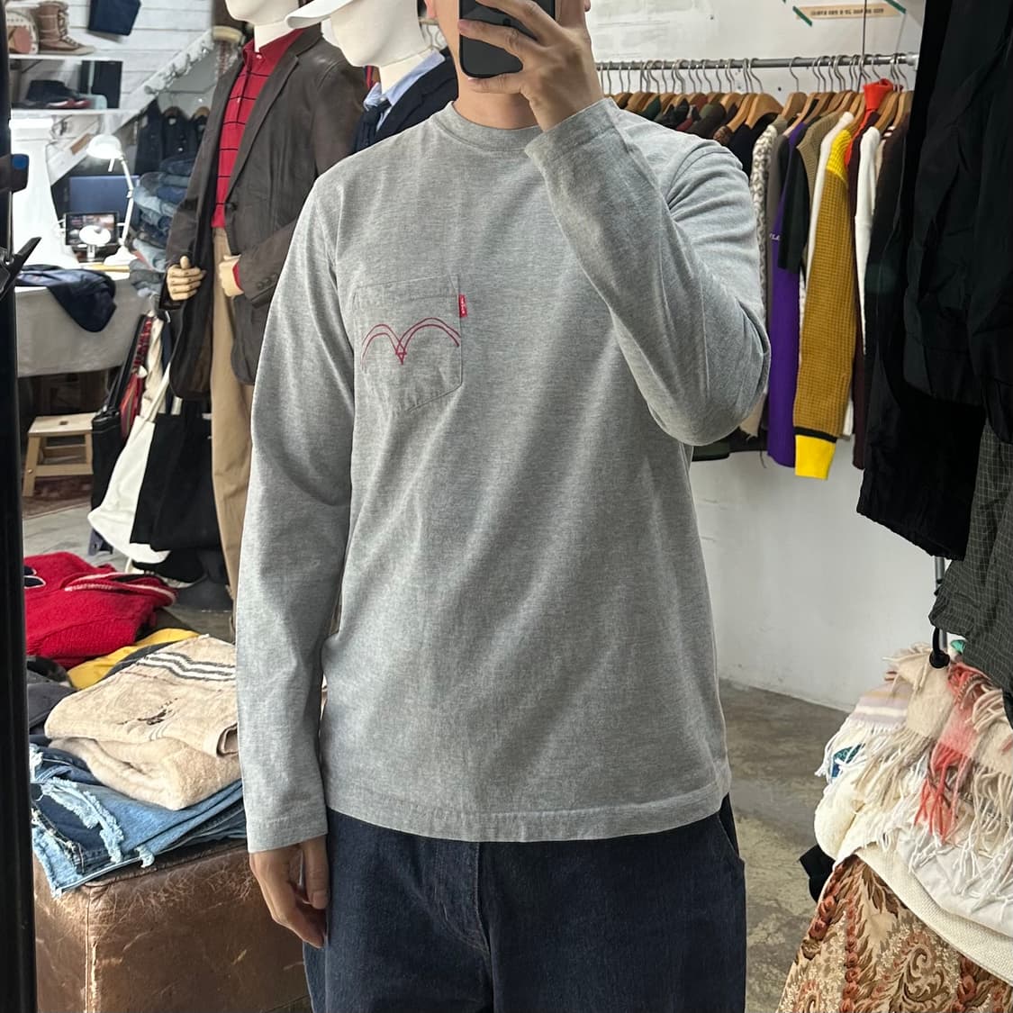 (착용컷) 리바이스 포켓 롱 슬리브 (남성용 100) 상품이미지3