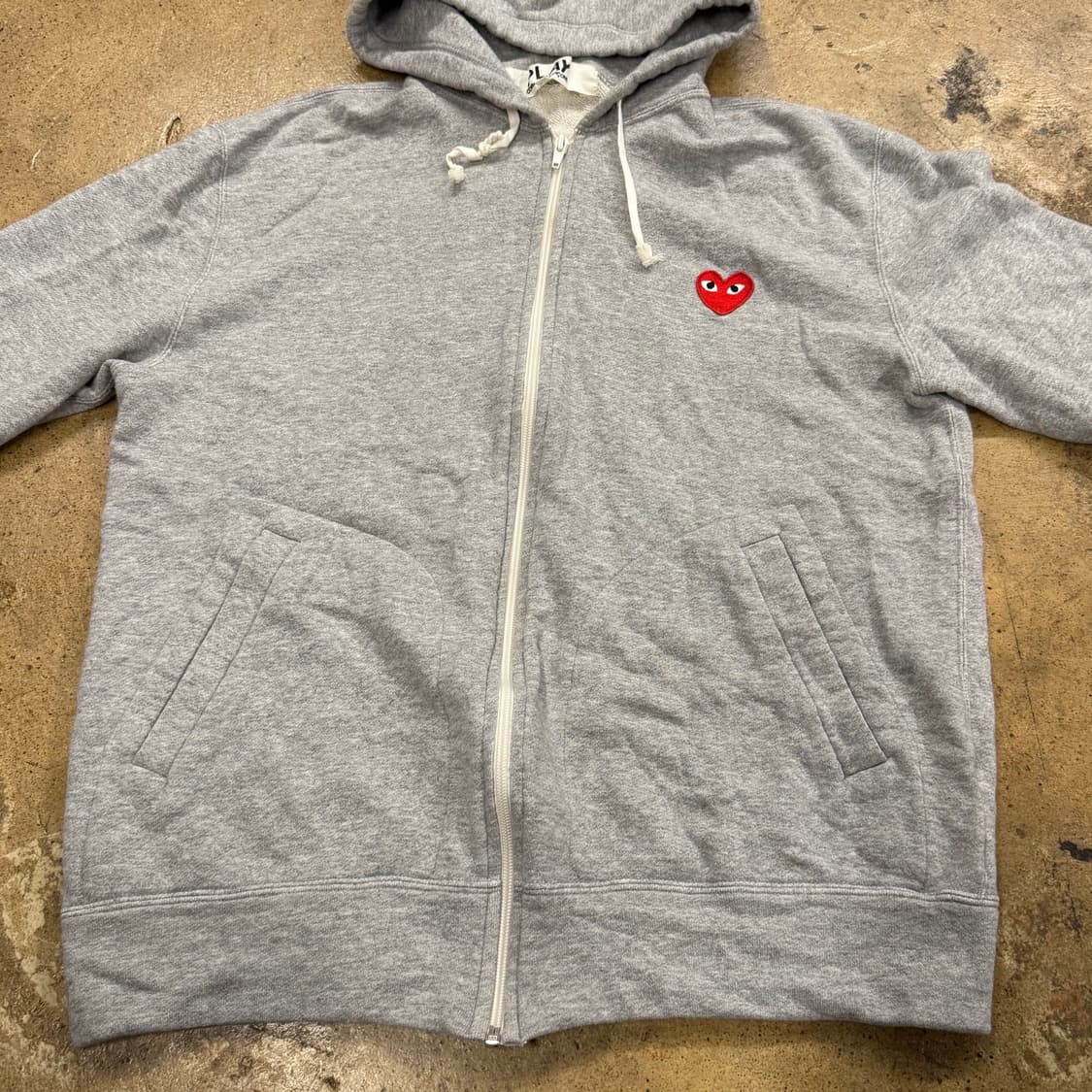 꼼데가르송 플레이 5하트 백 프린트 로고 그레이 후드집업 상품이미지3