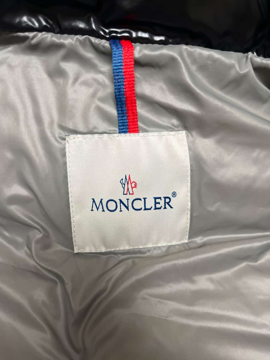 몽클레어 마야 유광 블랙패딩 팝니다 상품이미지4