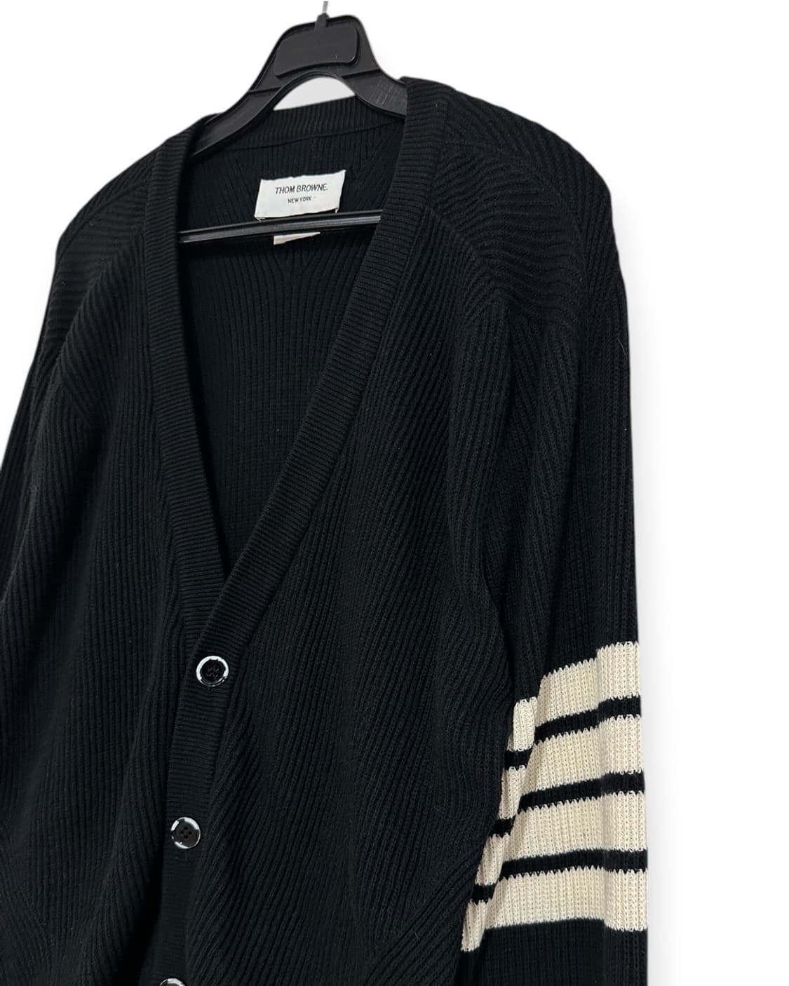 톰브라운 4선 블랙 니트 가디건 상품이미지3