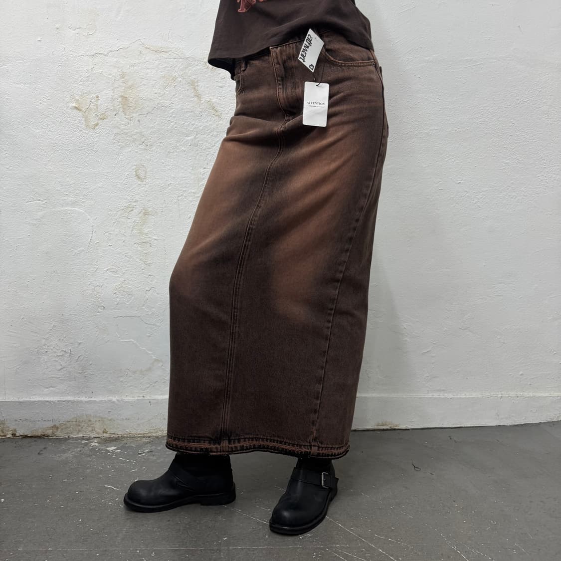 Oriens by 저널스탠다드 브라운 워시드 데님 컷오프 슬릿 롱 스커트 상품이미지2