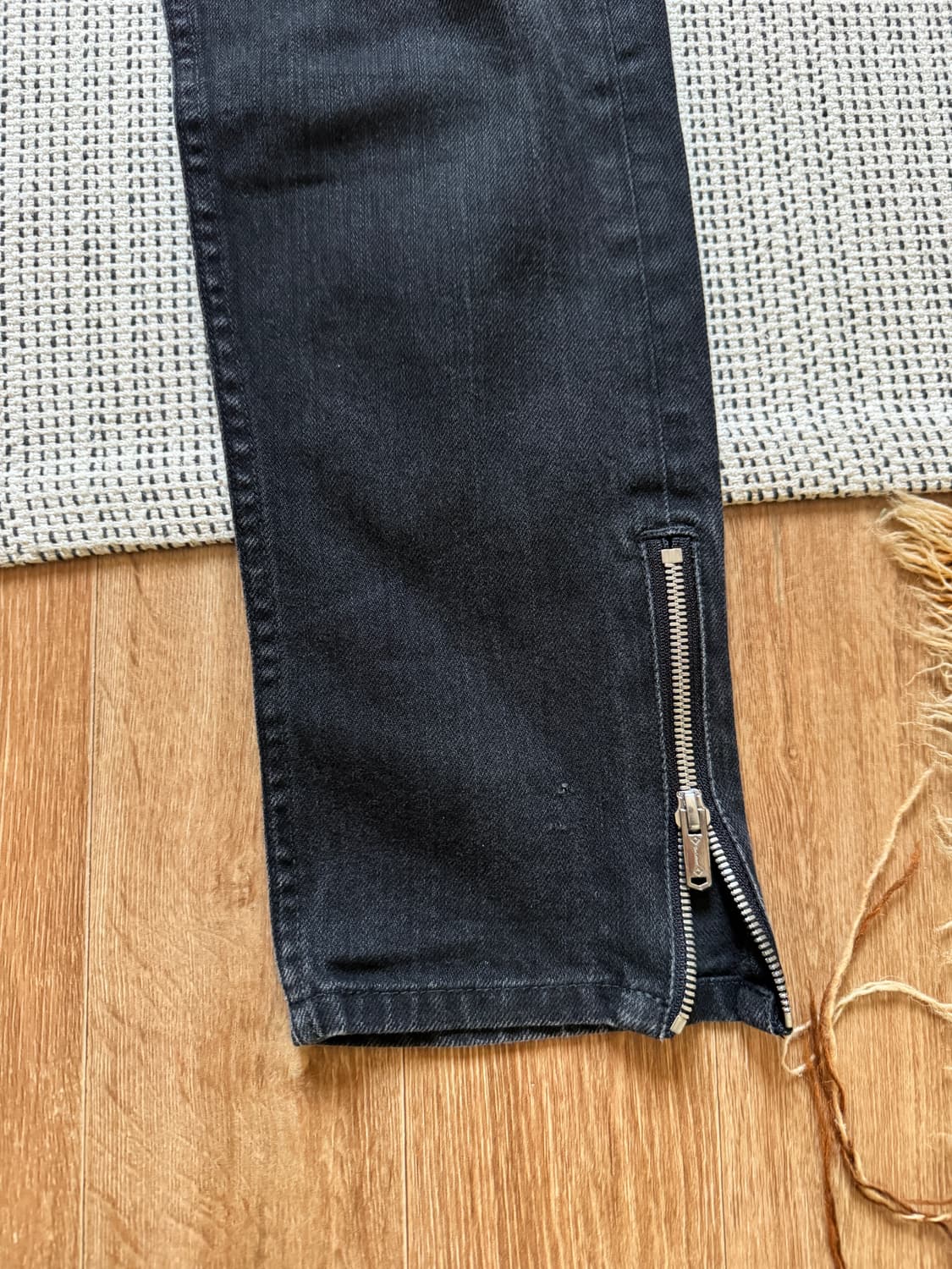 더 레터스 the letters 사이드 블랙 데님 팬츠 상품이미지2