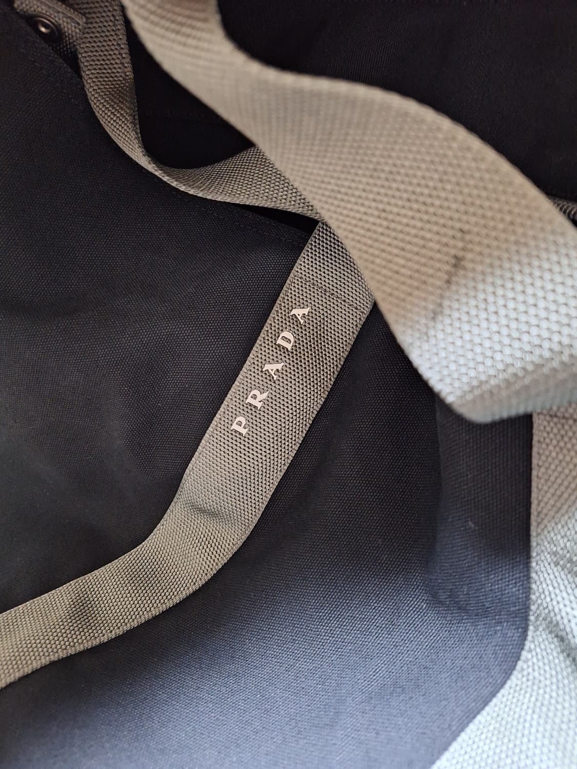 프라다 나일론 토드백 판매합니다 상품이미지6