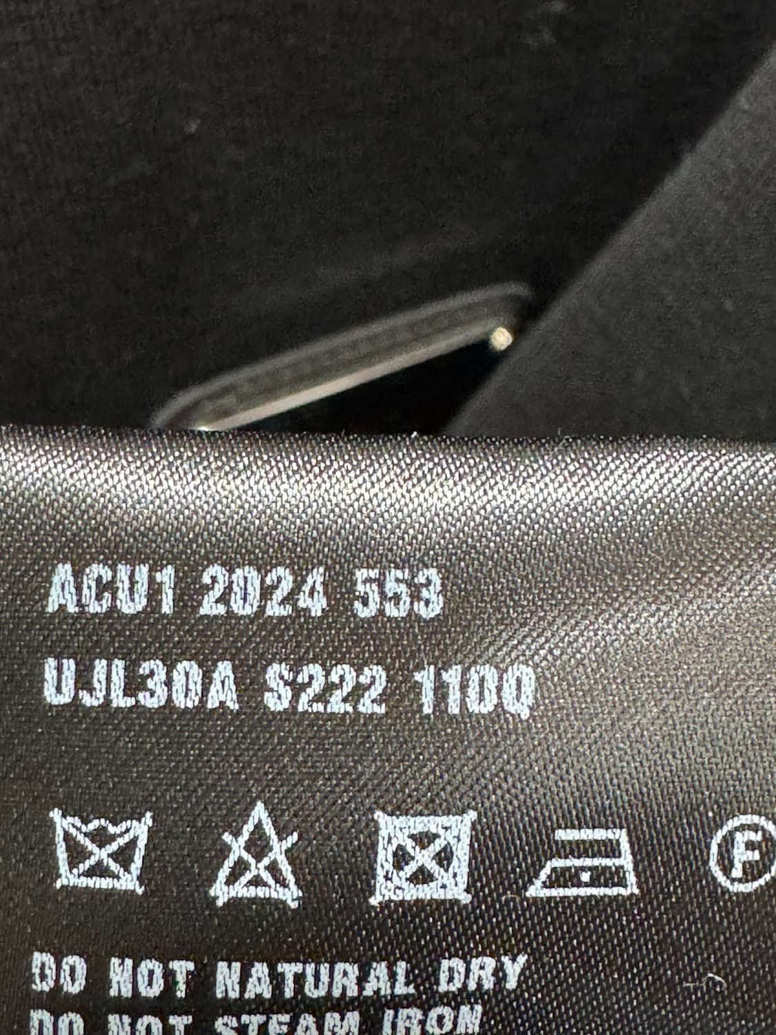 새상품급 프라다 삼각로고 테크니컬 맨투맨 S 실측100  상품이미지5