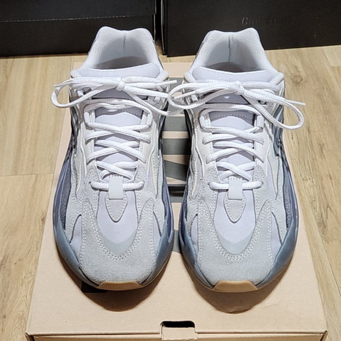 아디다스 275 이지 부스트 700 테프라 상품이미지2