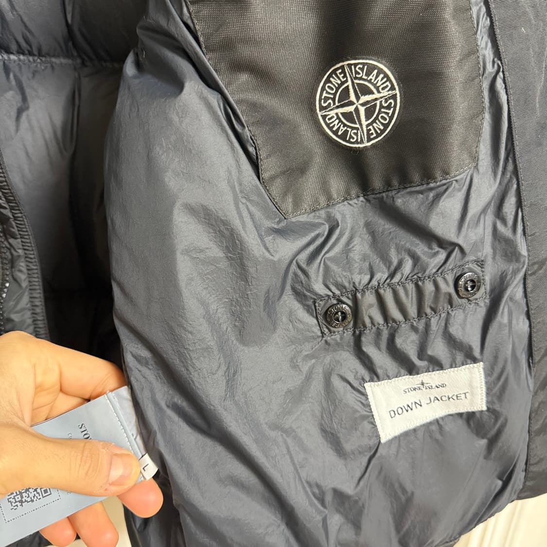 [L] 스톤아일랜드 크링클랩스 논후드 패딩 블랙 25fw 상품이미지4