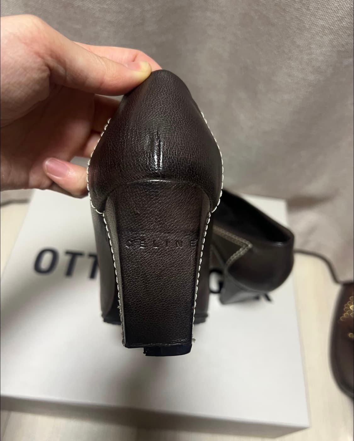 [235] 셀린느 스티치 힐 상품이미지3