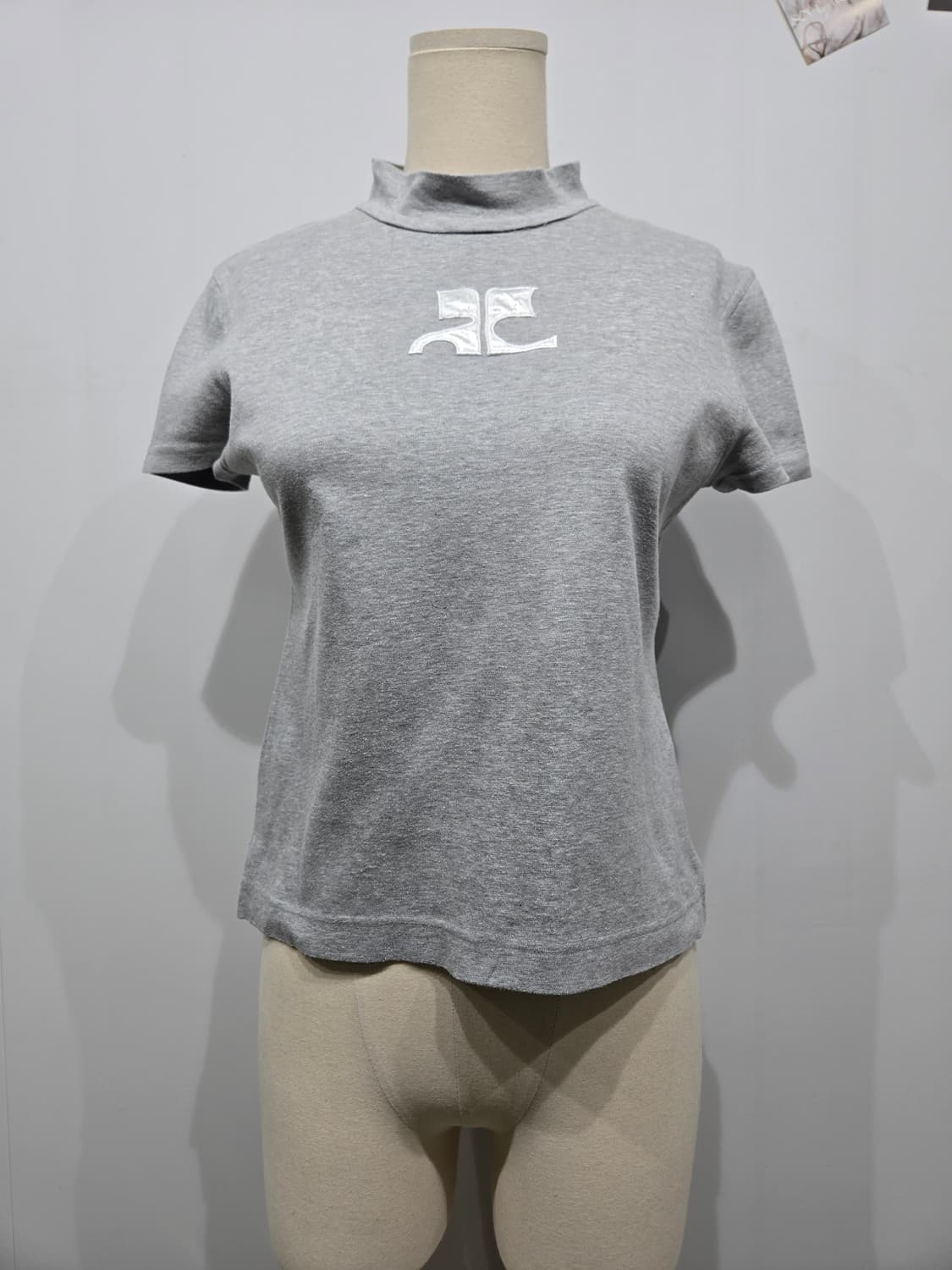 꾸레쥬 그레이 반팔 티셔츠 상품이미지1