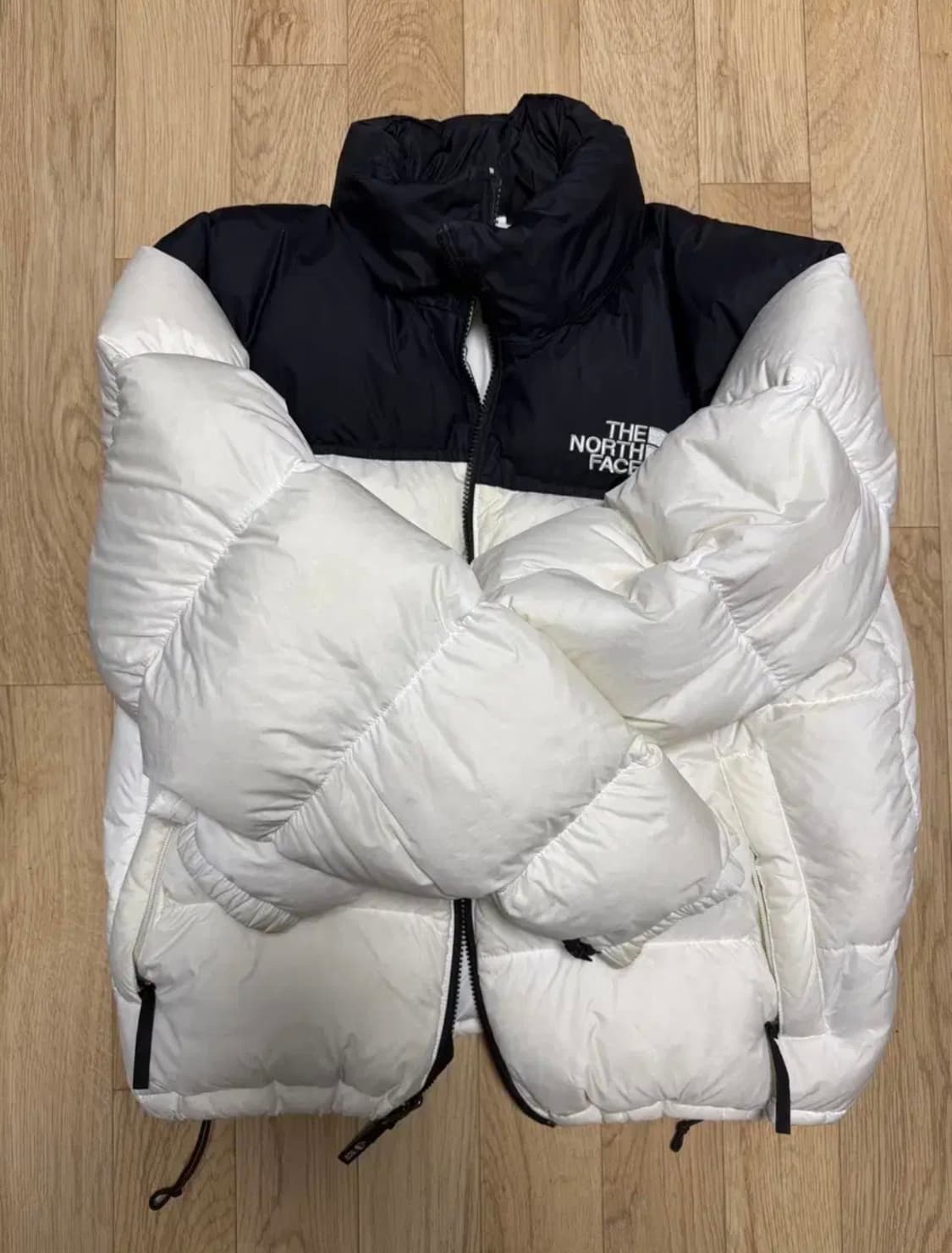 노스페이스 화이트 블랙 눕시 패딩 상품이미지1