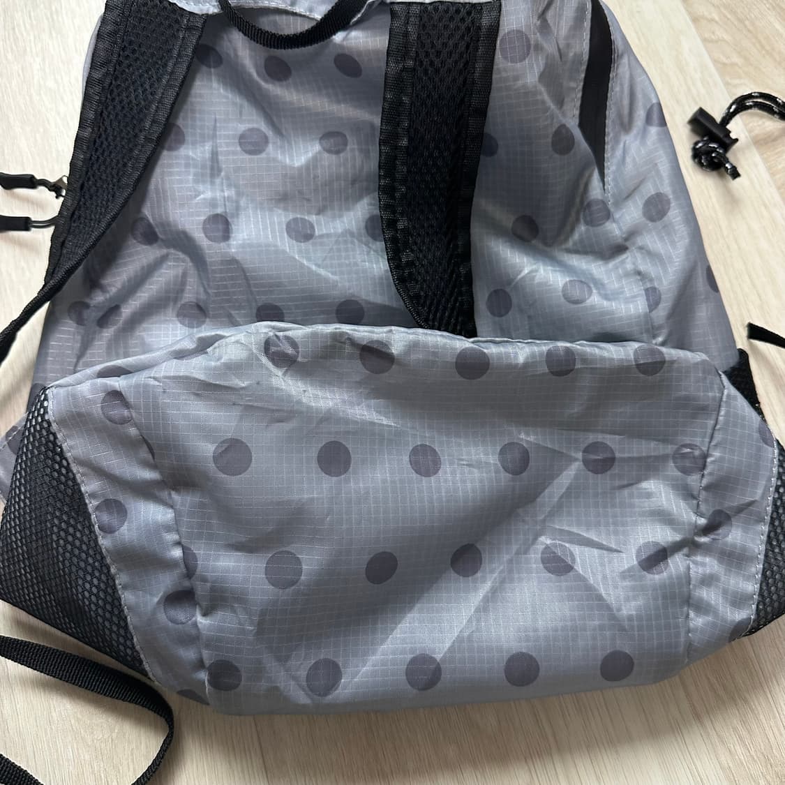 하이산 도트 백팩 차콜 상품이미지5