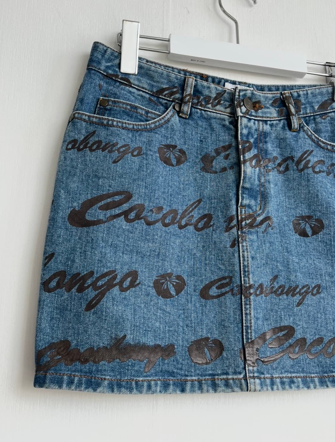 COCO BONGO Y2K 프린팅 데님 스커트 상품이미지3