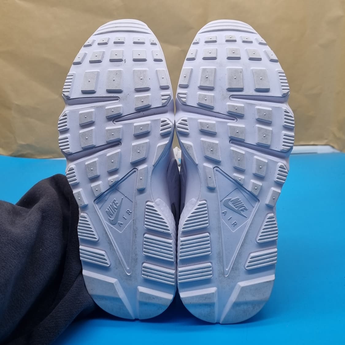 나이키 에어 허라취 여성운동화 실사이즈225 상품이미지3