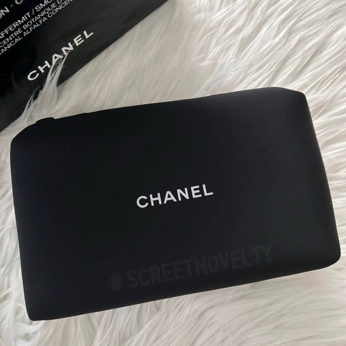   샤넬뷰티 스퀘어 메이크업 파우치  블랙 네오프렌 파우치 ​  상품이미지6