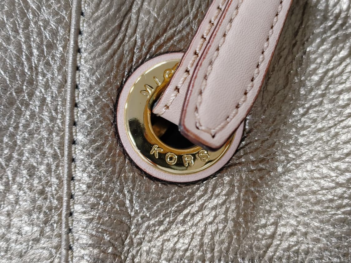 MICHAEL KORS 마이클 코어스 천연소가죽 골드 오픈 빅토트백 상품이미지4