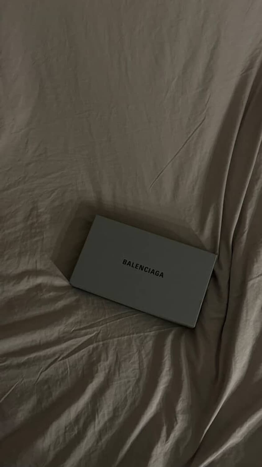 발렌시아가 패스포트 지갑 상품이미지3