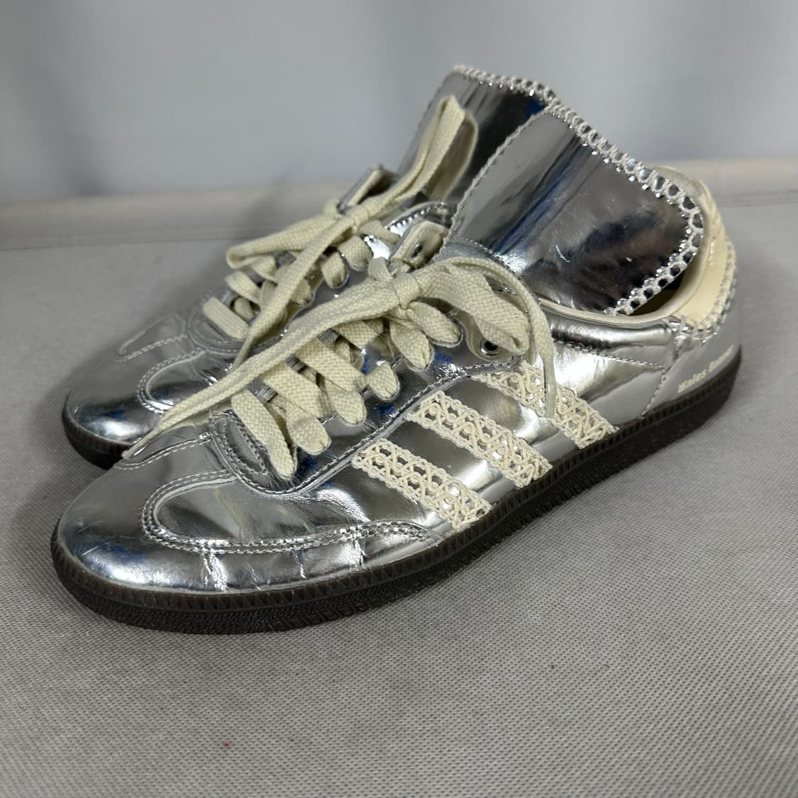 아디다스 x 웨일스 보너 삼바 실버 메탈릭 상품이미지1