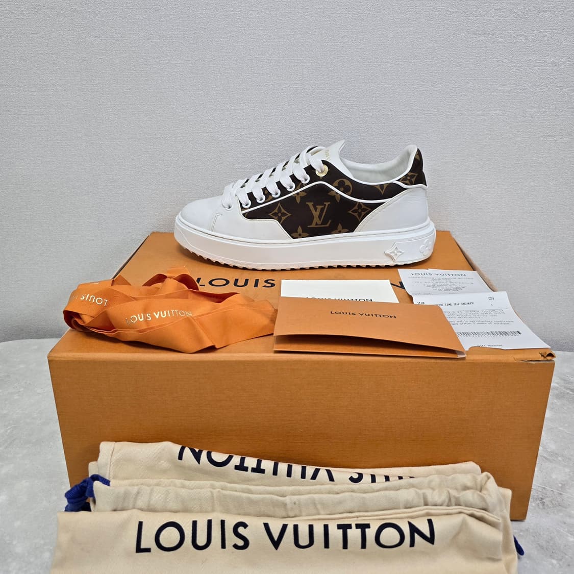 루이비통 타임 아웃 스니커즈 신발 39사이즈 250 255 판매 상품이미지1