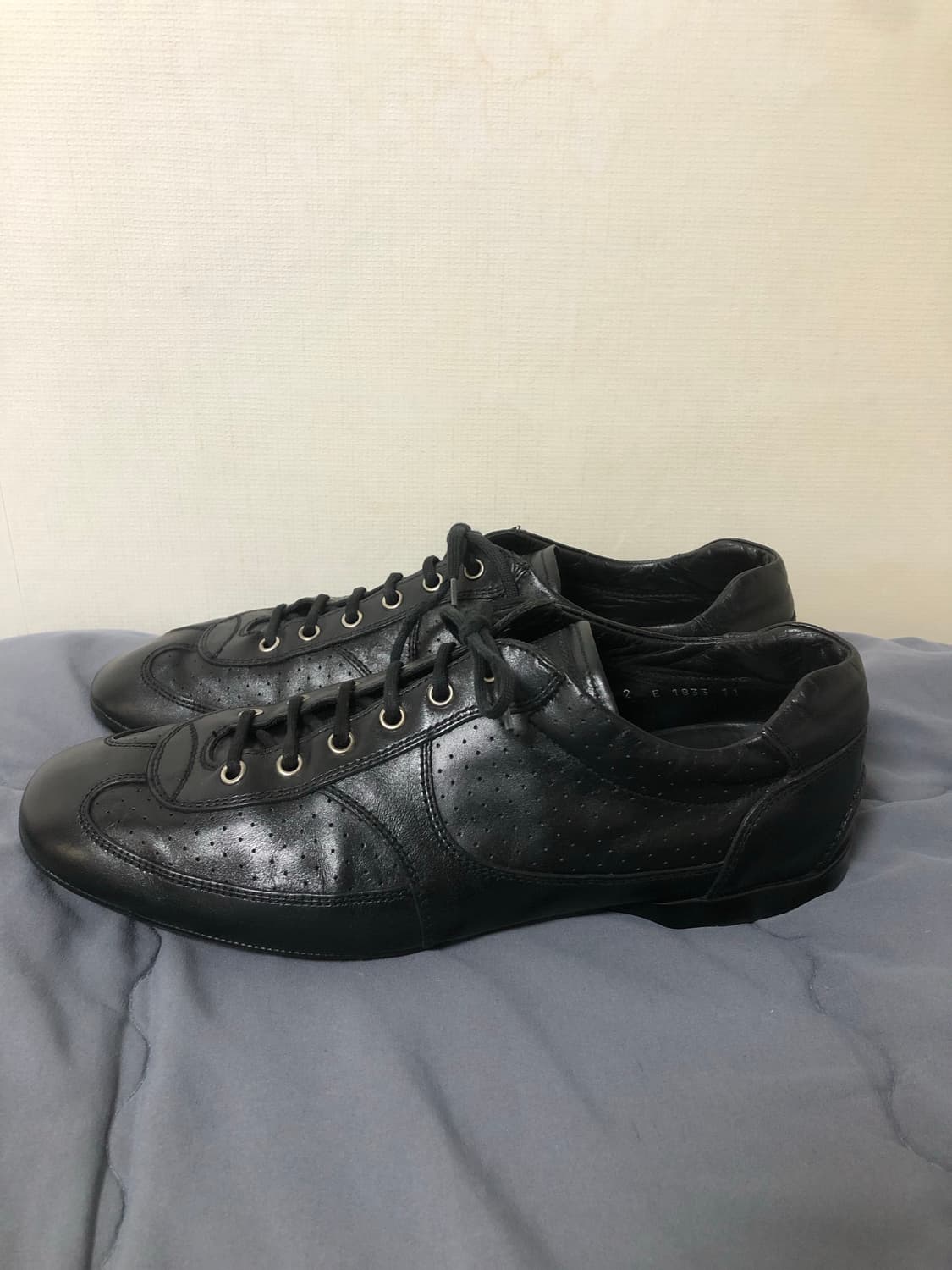 프라다 빈티지 레더 플랫 스니커즈 블랙 11 상품이미지3