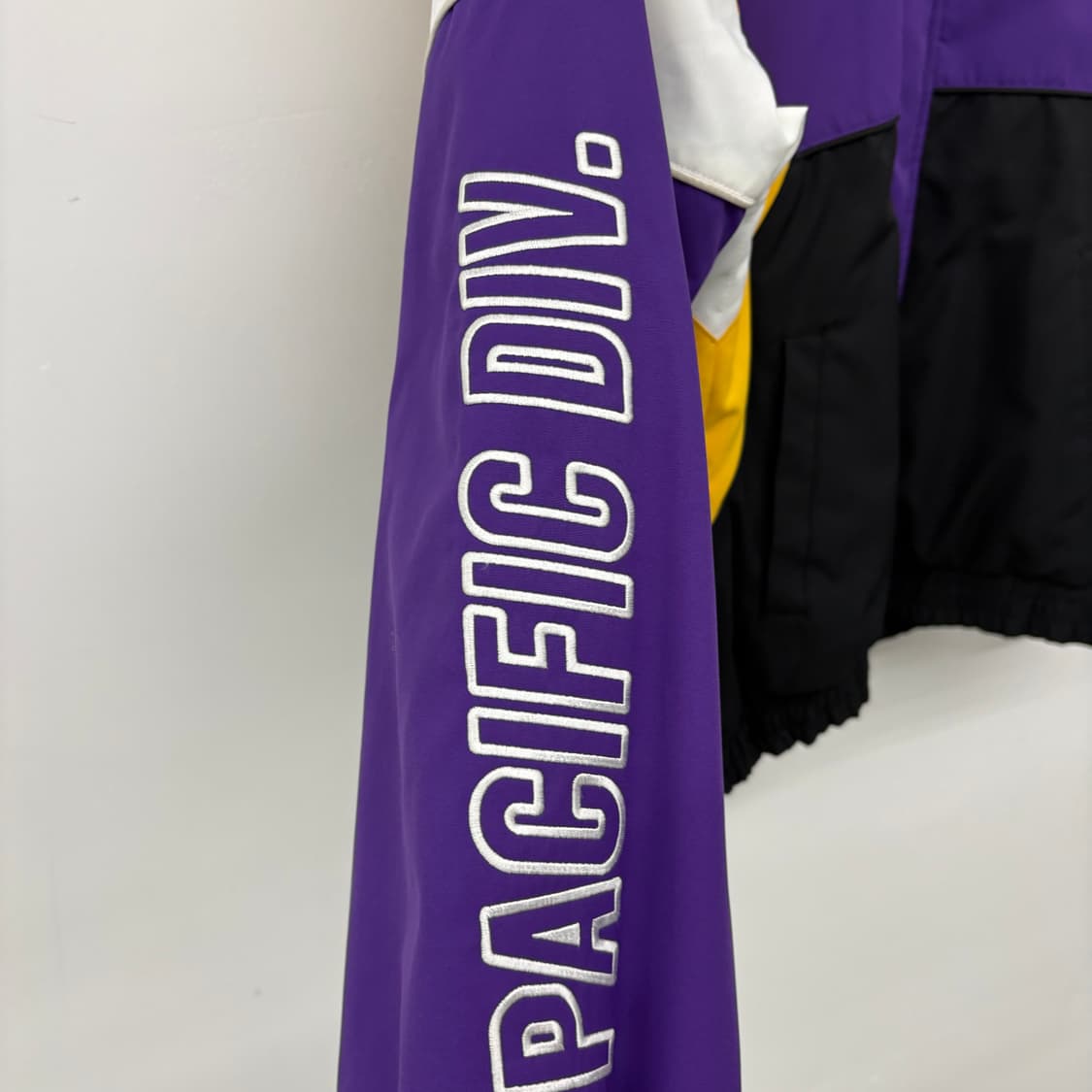 NBA 레이커스 바람막이 점퍼 보라/검정 M 상품이미지4