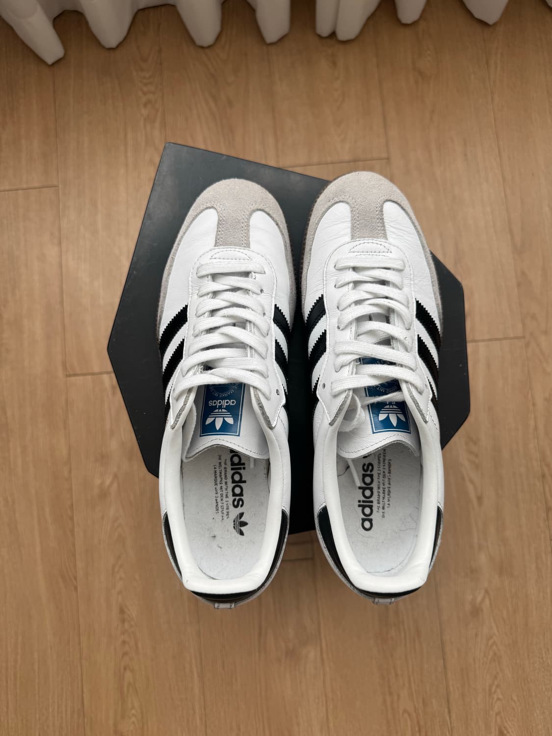 [280] 아디다스 삼바 OG 화이트 블랙 - 쇼핑몰 촬영용 S급 상품이미지3