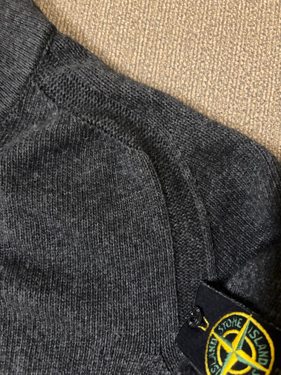 스톤아일랜드 니트집업(국문택 사진밝게나옴 실제로는 블랙 상품이미지2