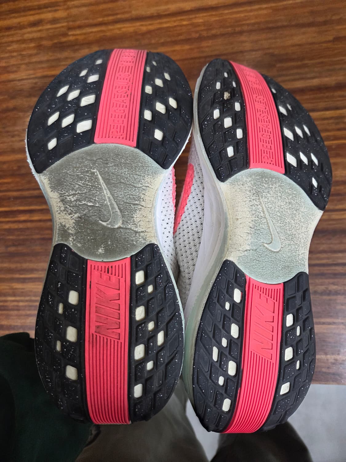 나이키 페가수스 로드 러닝화 핑크 260 상품이미지5