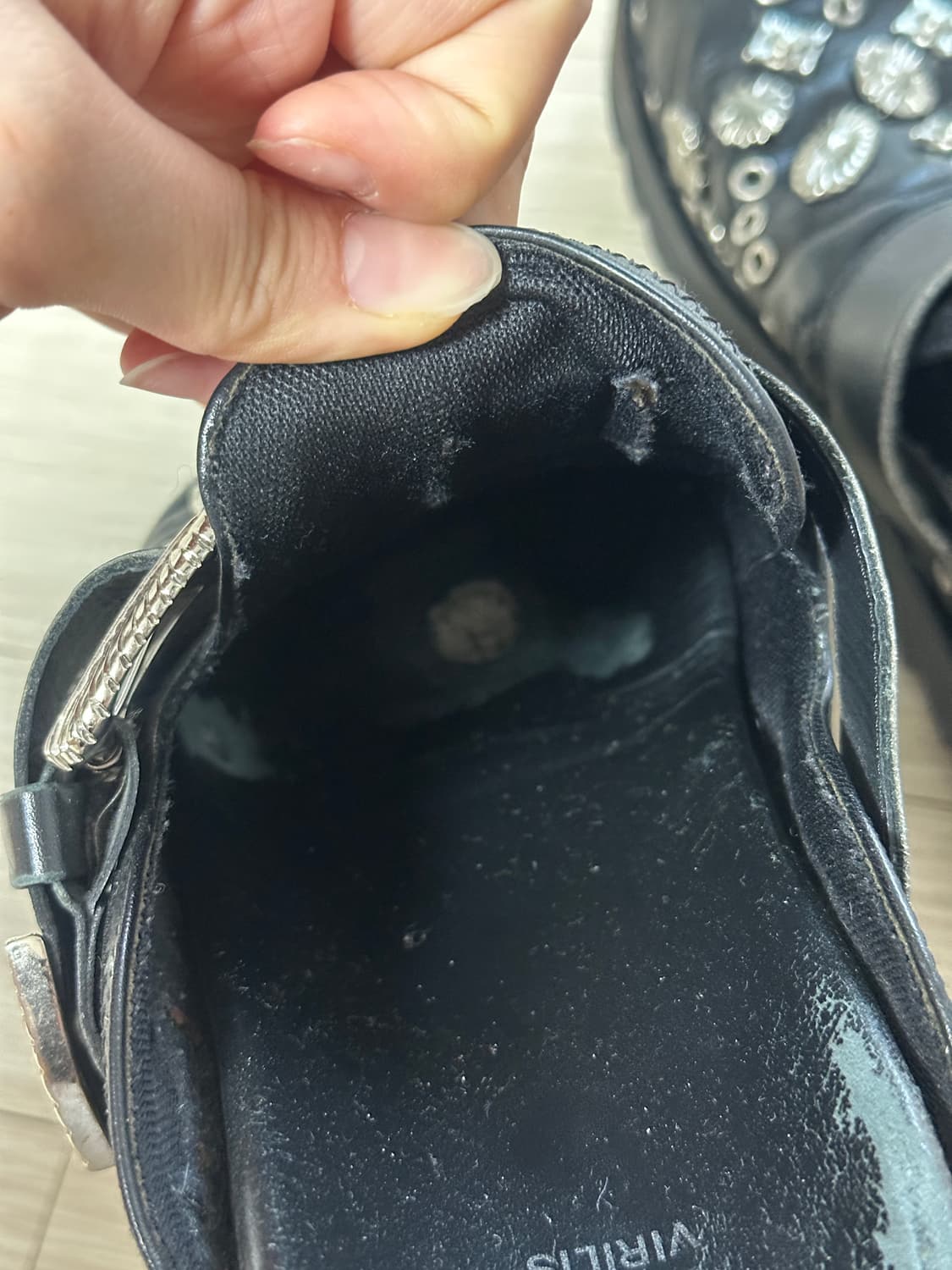 Toga virilis 토가 비릴리스 스터드 뮬 40size 상품이미지3