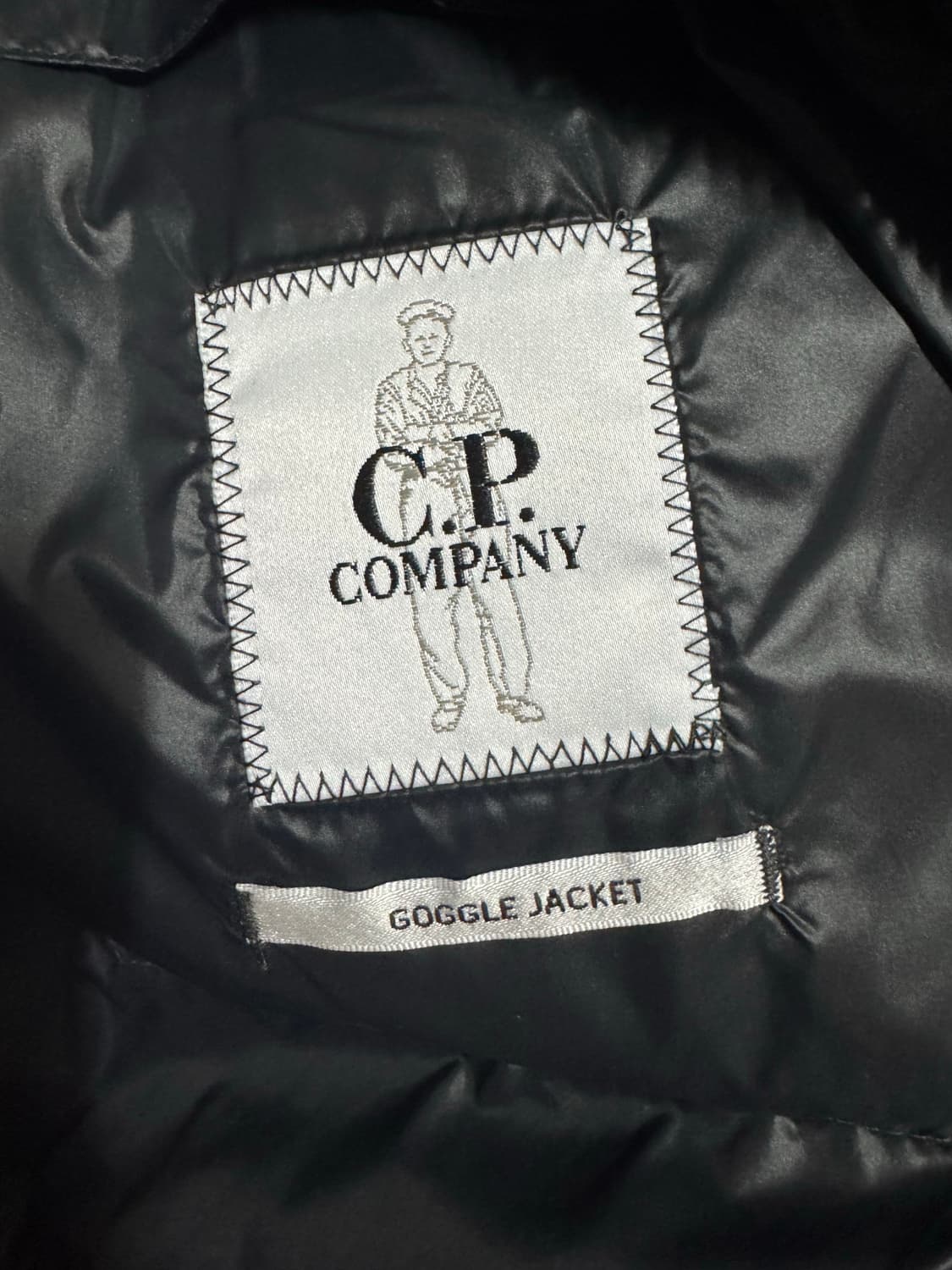 cp컴퍼니 dd쉘 고글 다운 경량패딩 23fw 50사이즈 L 상품이미지4