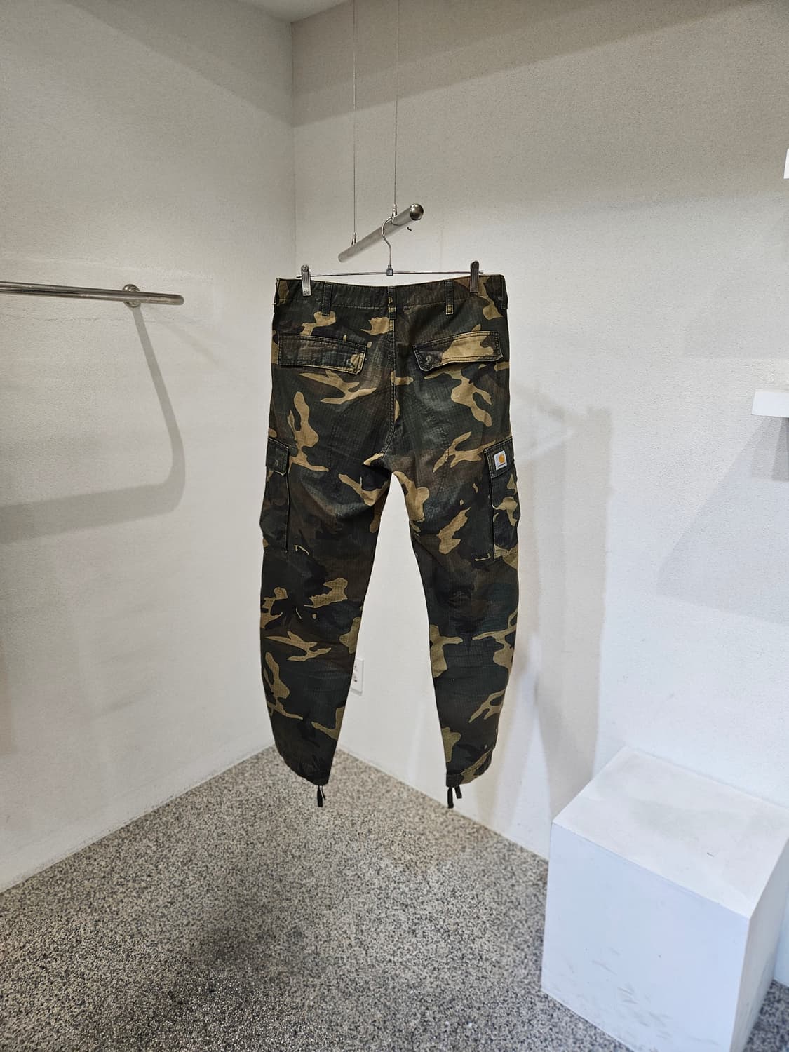 칼하트 WIP 카모플라쥬 카고 바지 상품이미지2