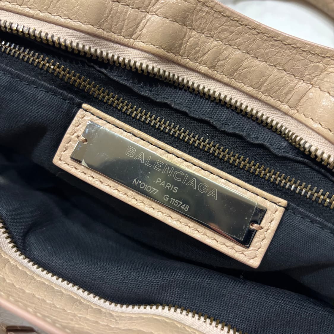 발렌시아가 시티 모터백 레더 가방 상품이미지8