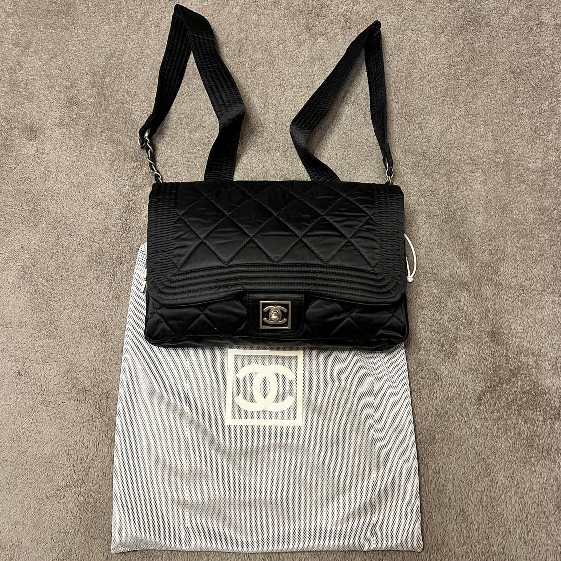 [정품] 샤넬 스포츠라인 퀼티드 패딩 백팩 블랙 상품이미지1