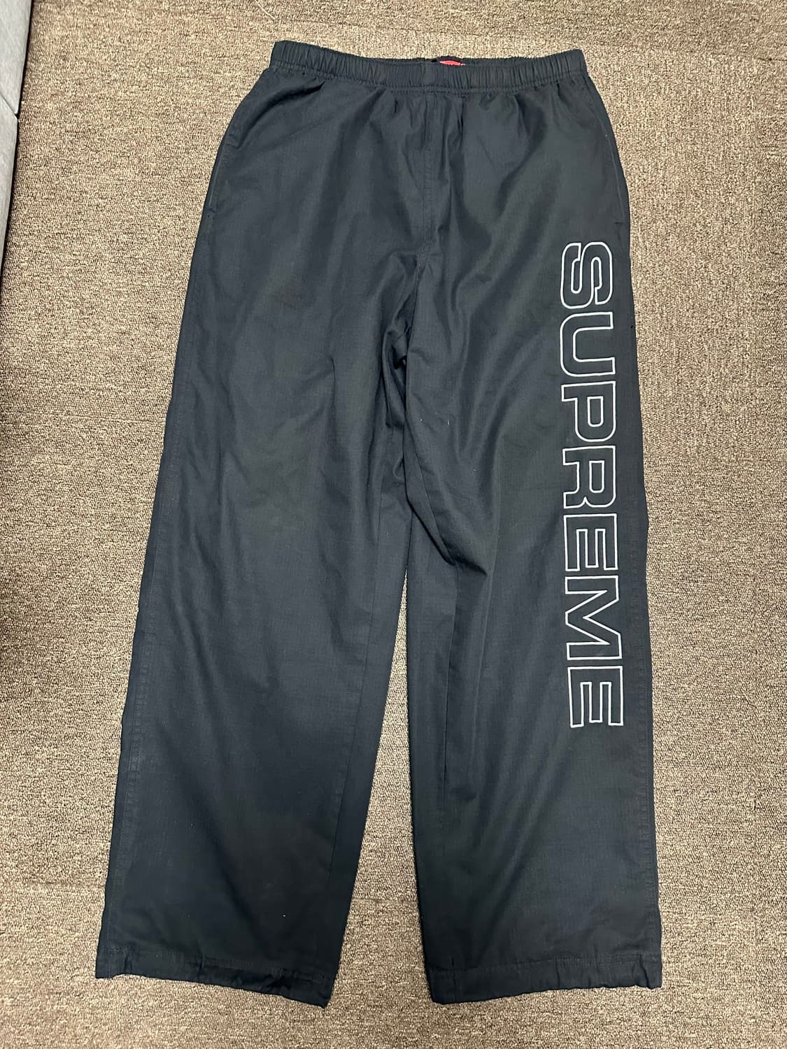 슈프림 스펠아웃 트랙 팬츠 블랙 - 25FW 상품이미지1