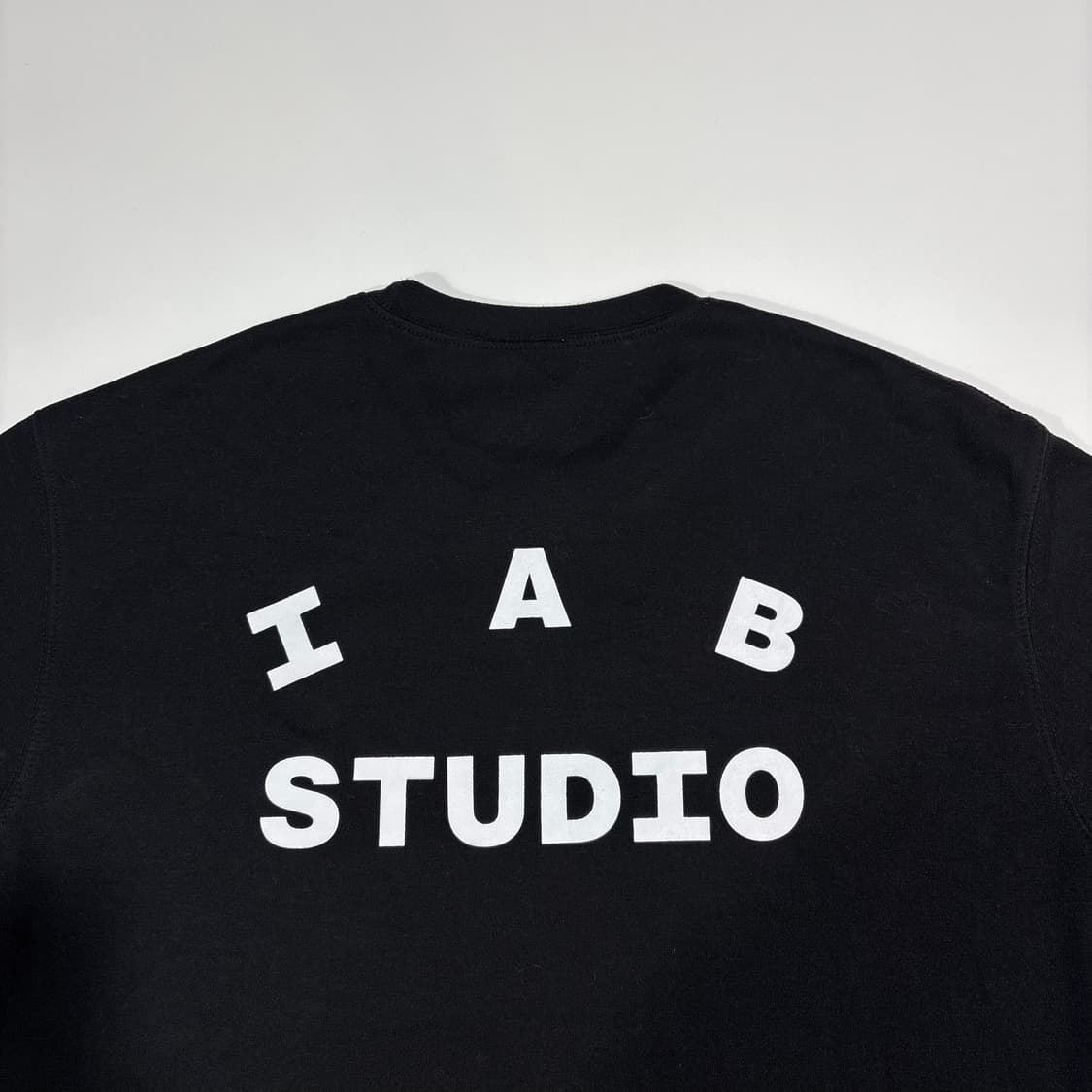 아이앱스튜디오 블랙 로고 반팔티 상품이미지5
