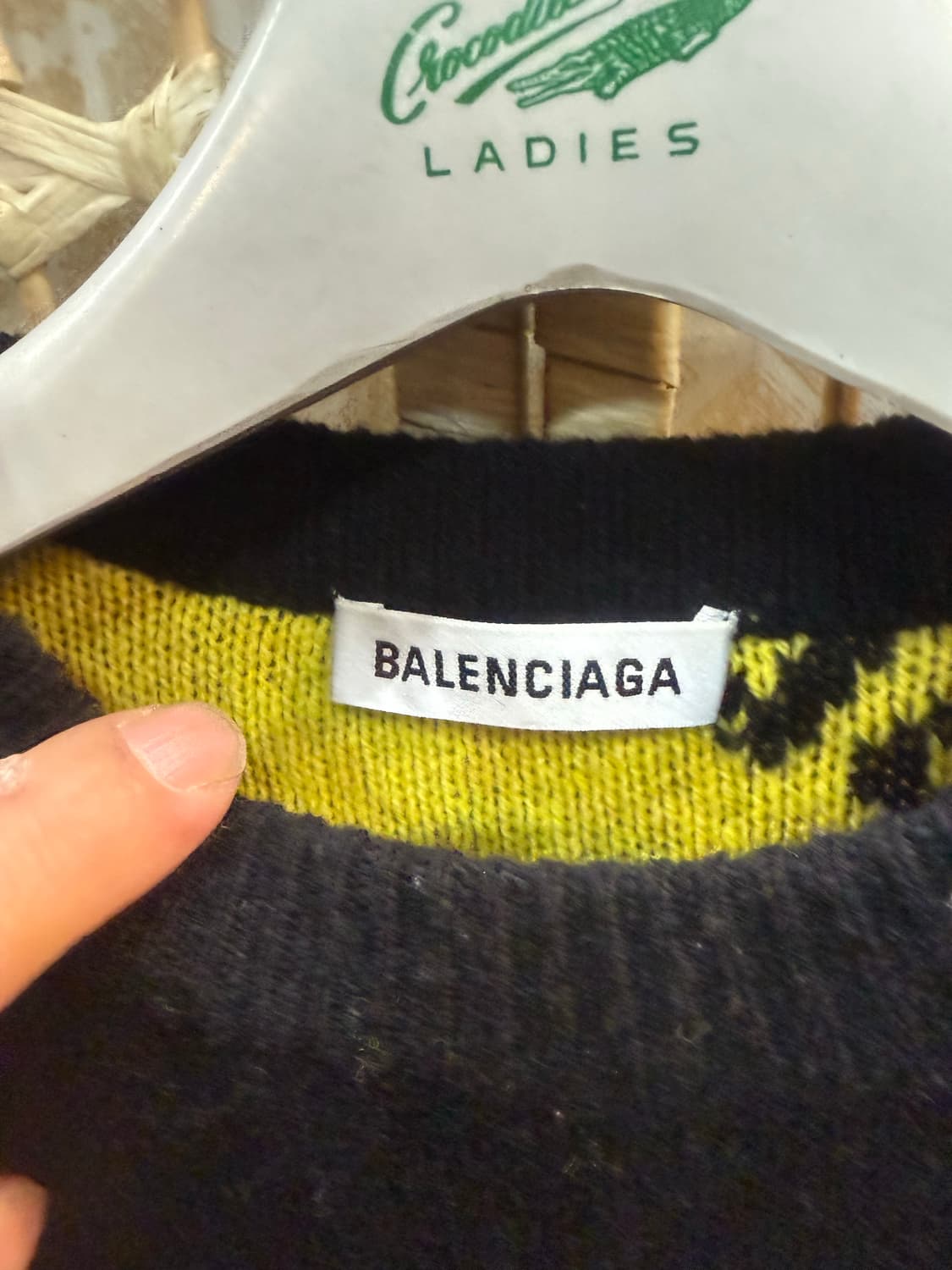 100 정품 발렌시아가 멀티 로고 니트 팝니다 상품이미지2