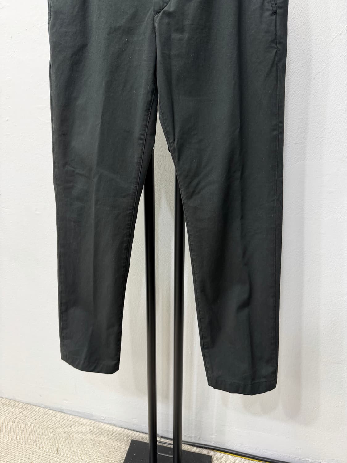 정품) 띠어리 남성 블랙 면바지 31 상품이미지3