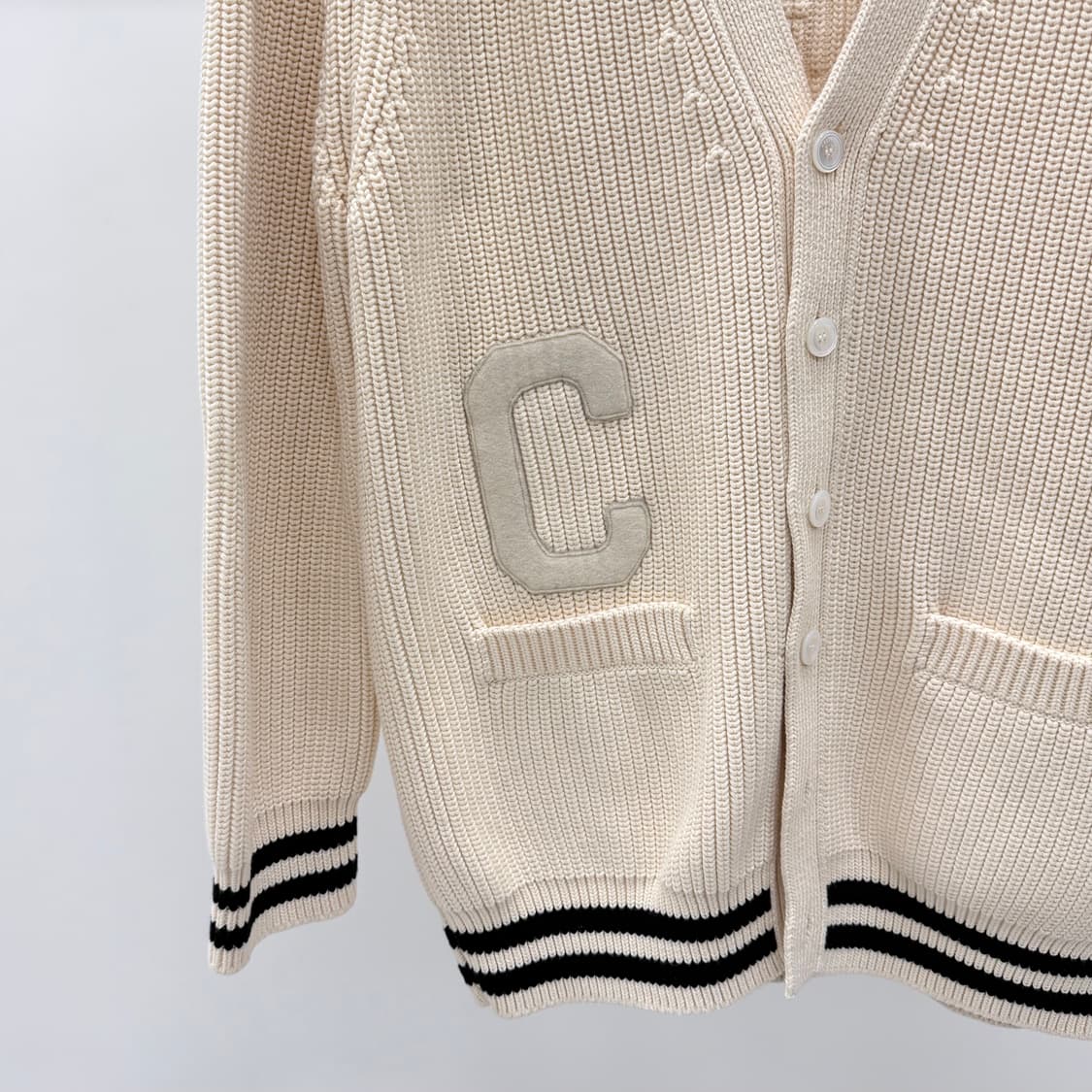 [S+급/M] 24FW 셀린느 C로고 컬리지 가디건 아이보리 상품이미지2