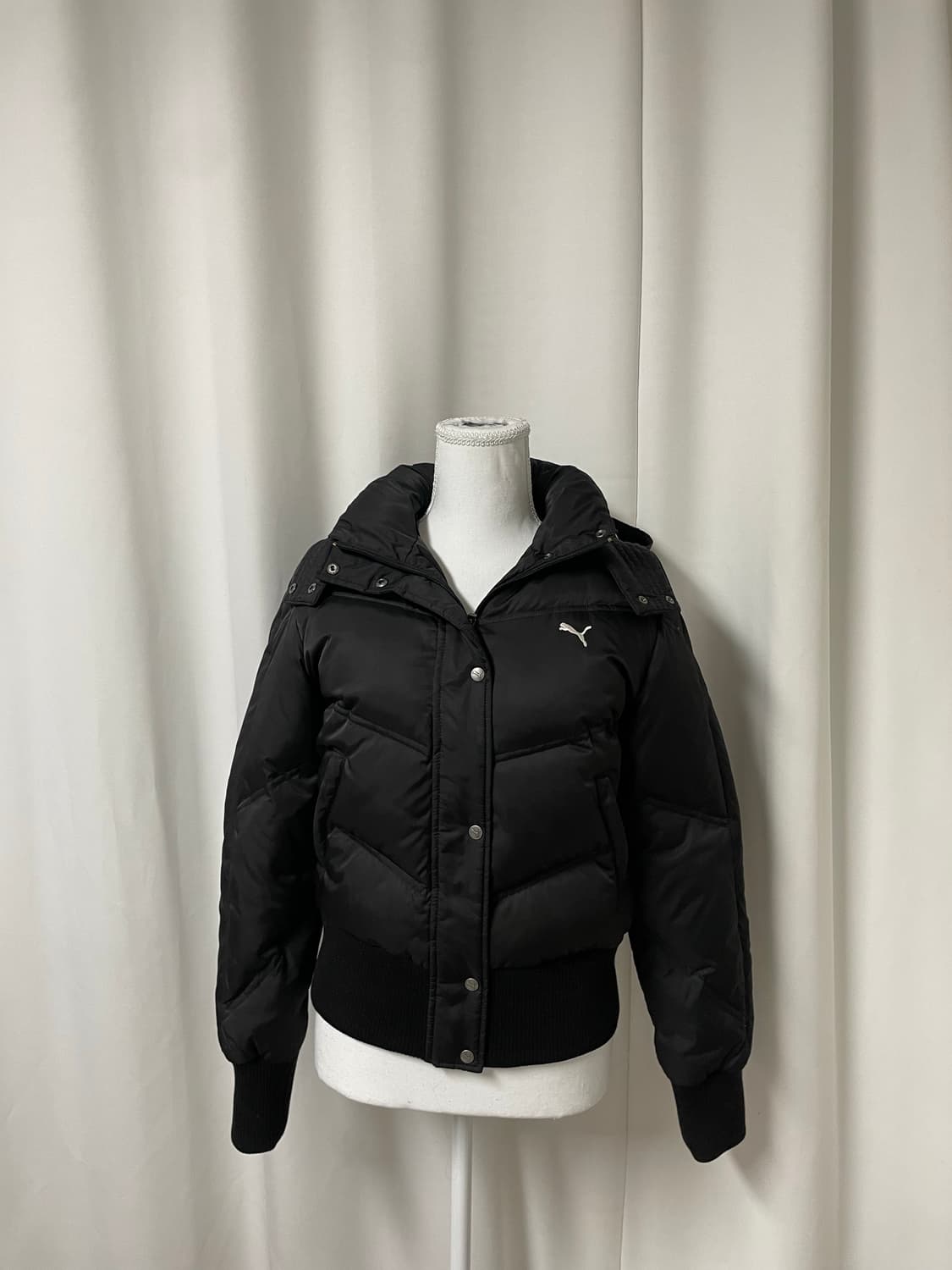 유일매물)푸마 Y2K 딱붙 슬림핏 후드 숏패딩 덕다운 상품이미지4