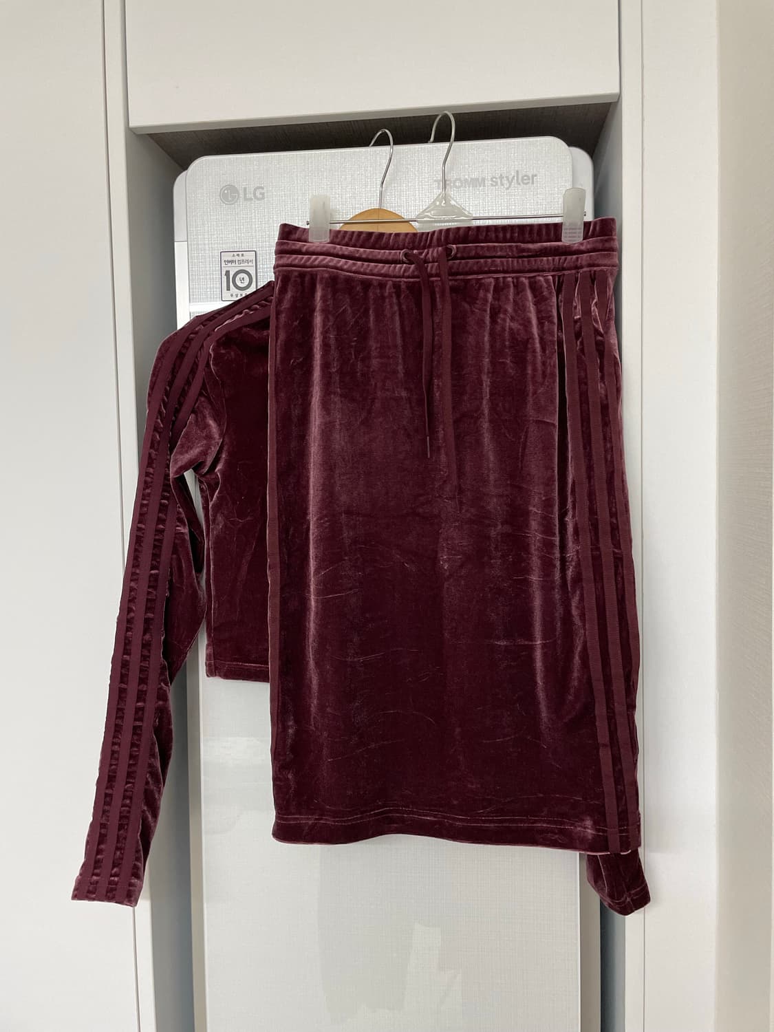 아디다스 벨벳 크롭티 스커트 투피스세트 85 상품이미지4