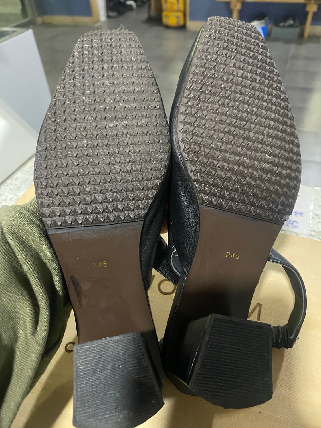 베라왕 블랙 가죽 슬링백 245mm 상품이미지7