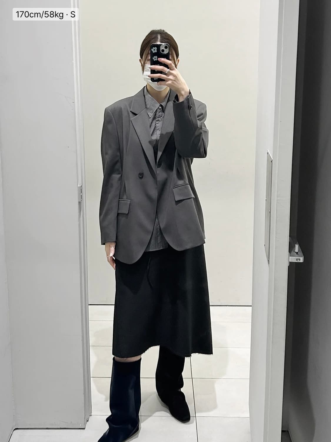 인사일런스 우먼 뉴트럴 그래픽 셔츠 CHARCOAL 상품이미지6