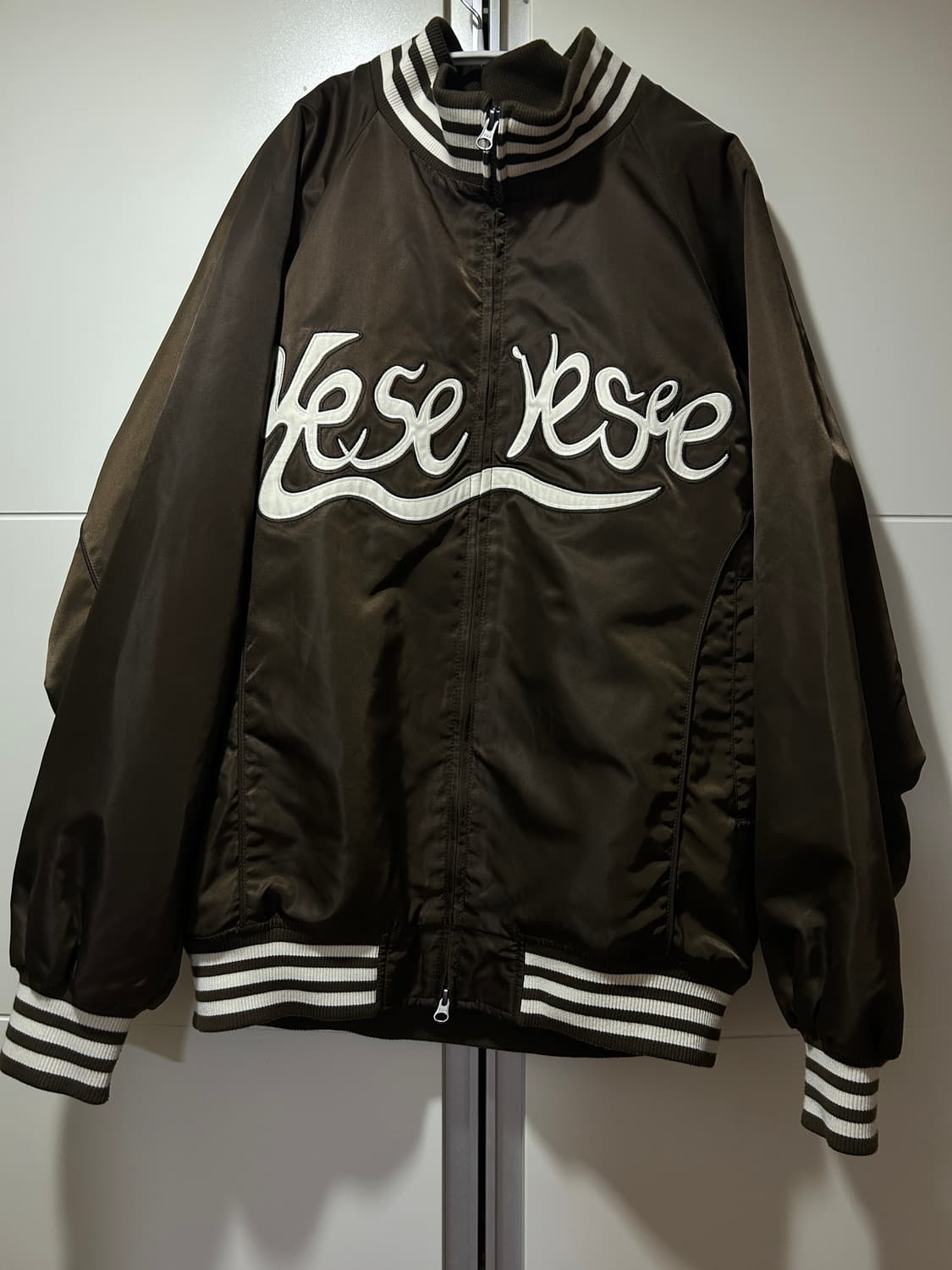 예스아이씨 하이넥 스타디움 자켓 브라운 M 상품이미지3