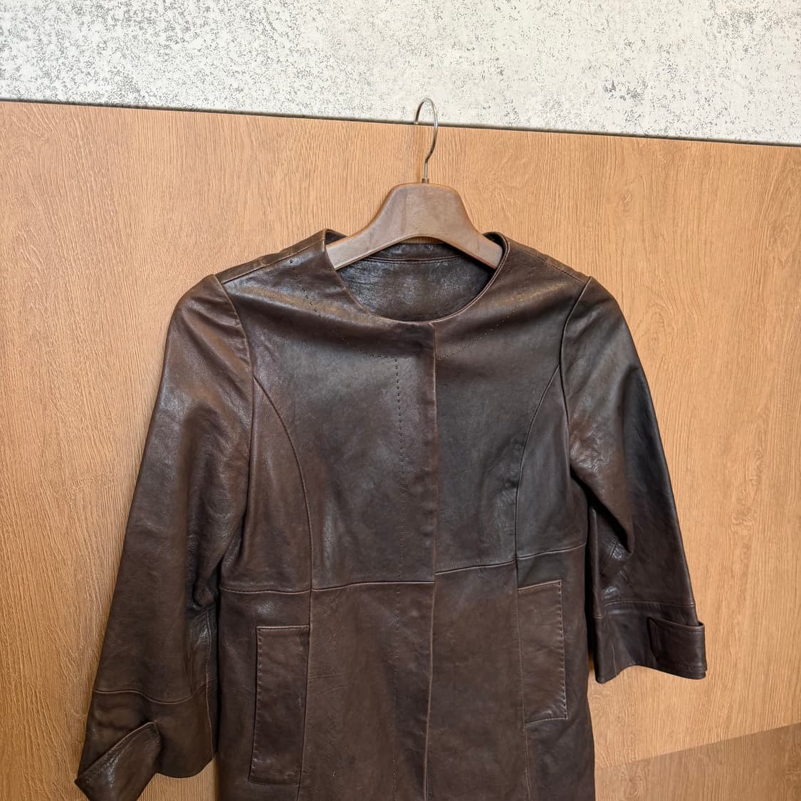 빈티지 레더 자켓 노카라 7부 소매 히든 버튼 디테일 레귤러핏 브라운 상품이미지3