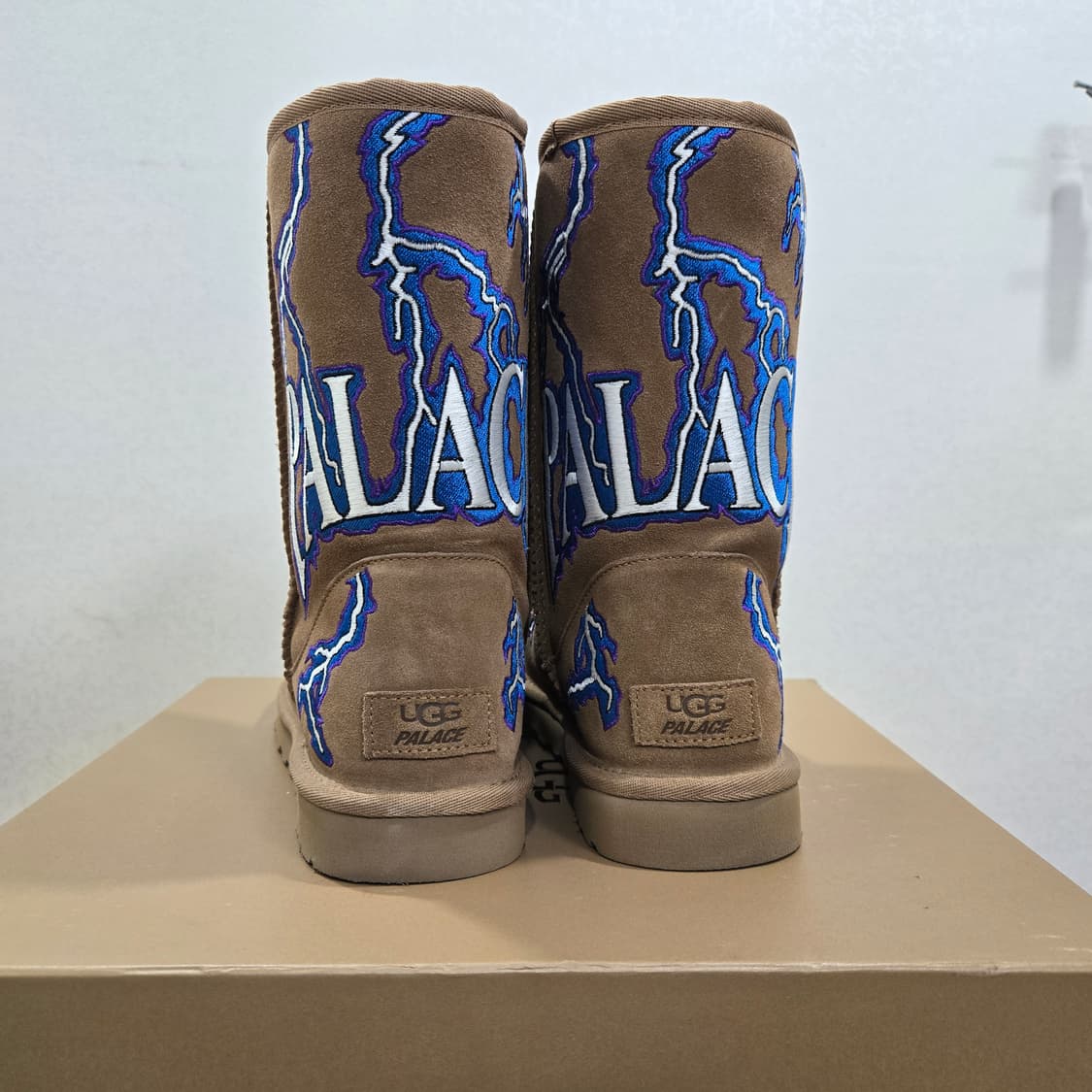 260 어그 x 팔라스 클래식 숏 라이트닝 체스트넛 상품이미지3