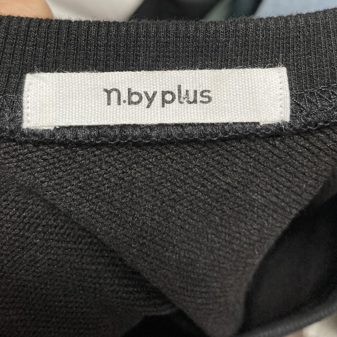 엔비플러스 여성크롭맨투맨티셔츠 블랙 F 상품이미지4