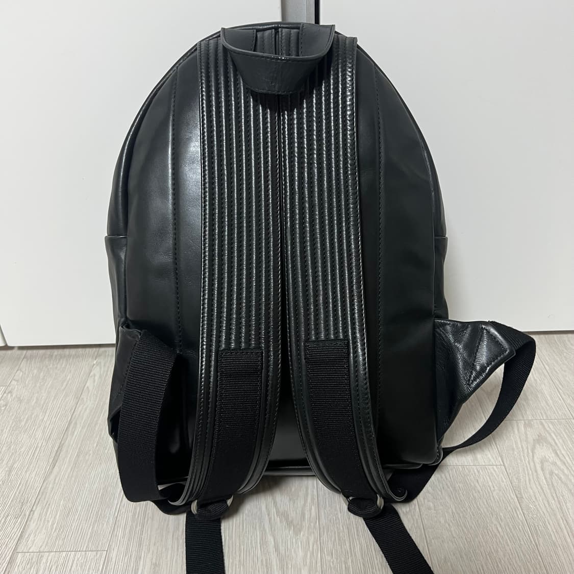 사일런트 바이 다미르도마 가죽 백팩 상품이미지2