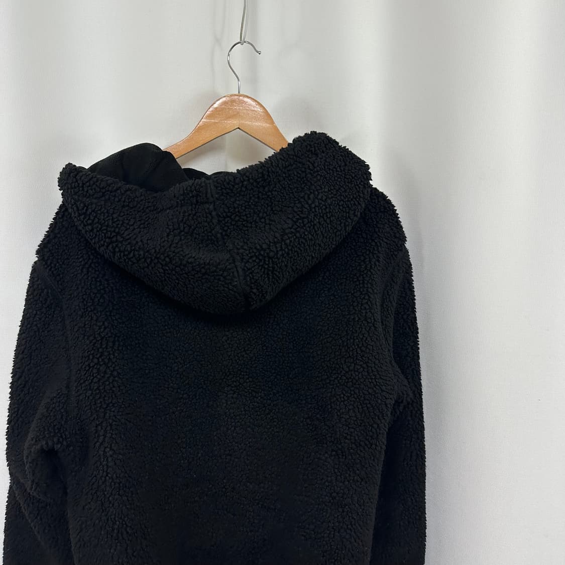 무신사스탠다드 남자  뽀글이 후드집업 검정 L  상품이미지7