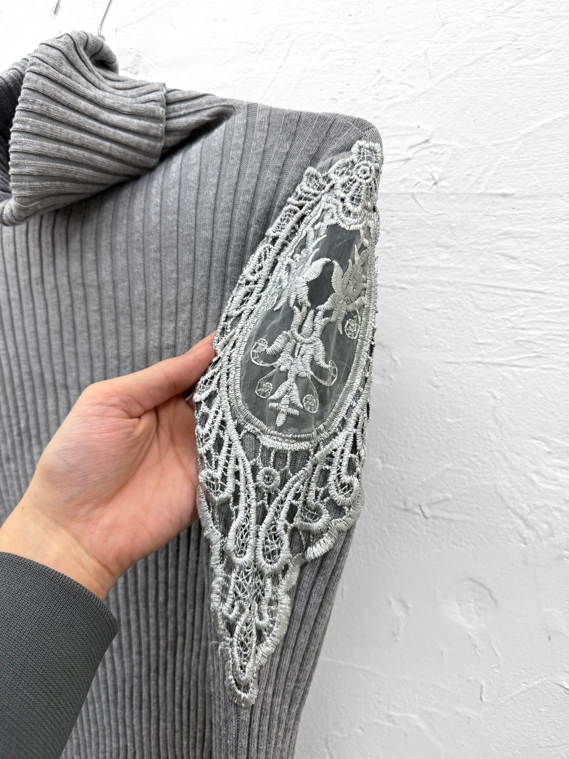 JPN 레이스 암 터틀넥 니트 상품이미지3